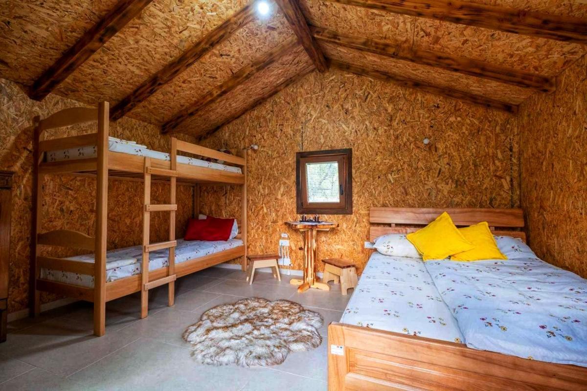 Holiday Bungalows & Food Plav Ngoại thất bức ảnh