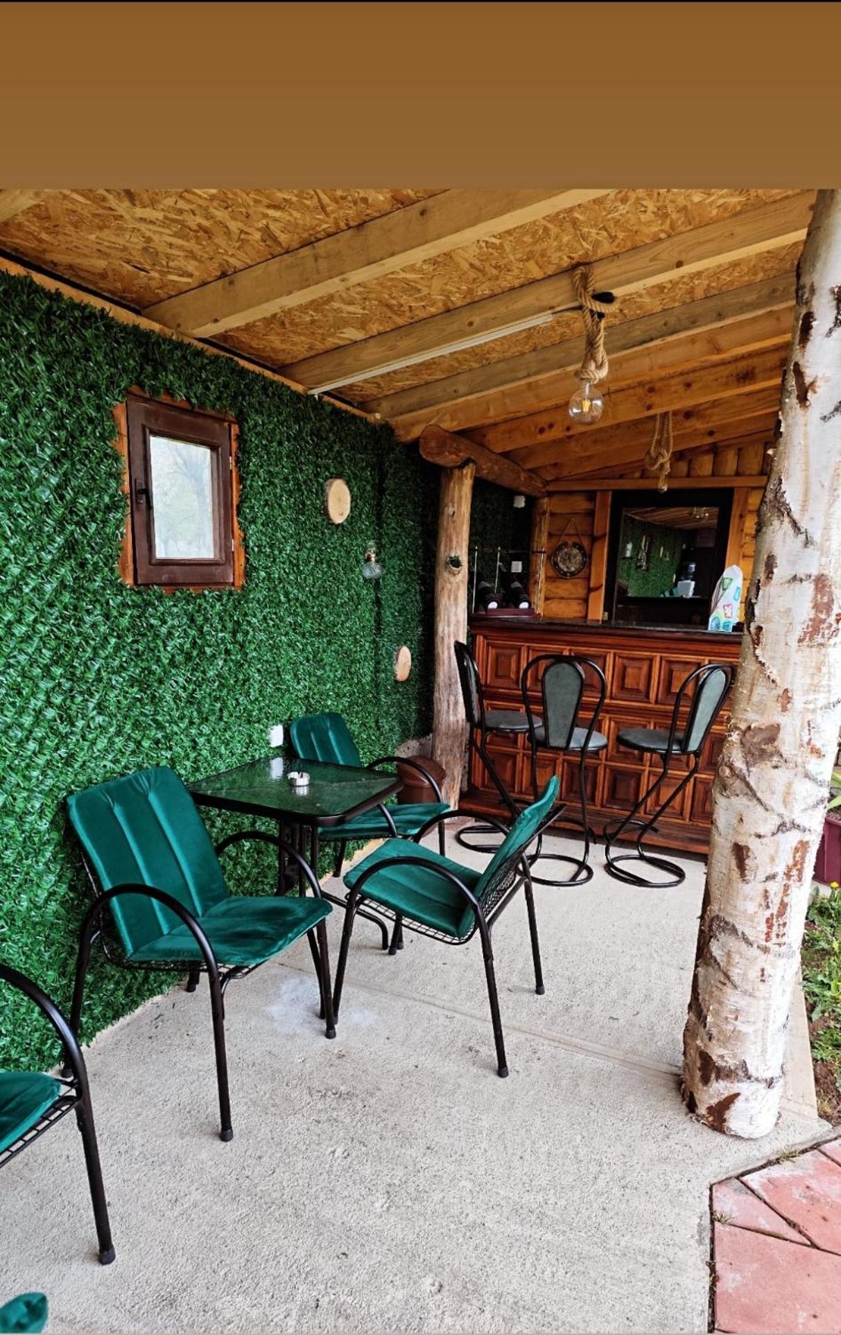 Holiday Bungalows & Food Plav Ngoại thất bức ảnh